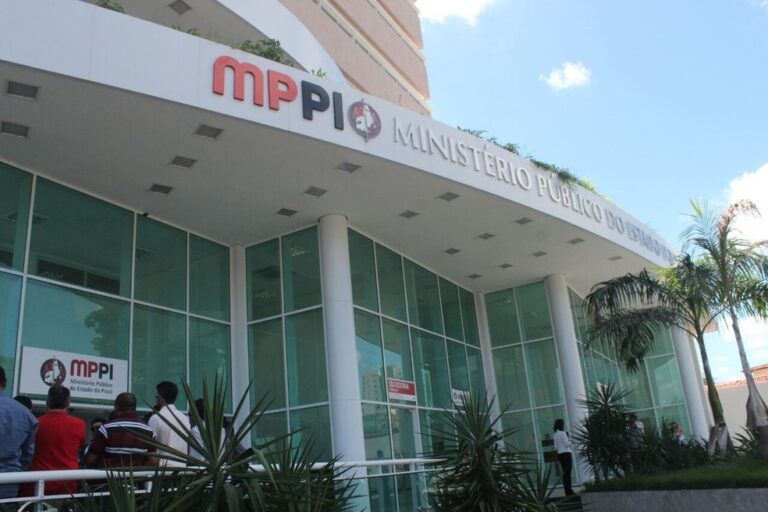 MP ingressa com ação após prefeito nomear filho para cargo no município.