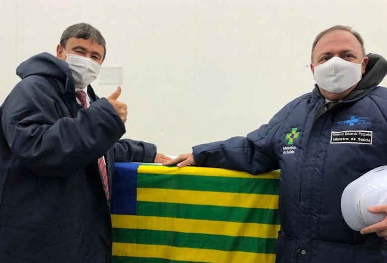 Governo Bolsonaro vai comprar mais 54 milhões de doses da Coronavac.