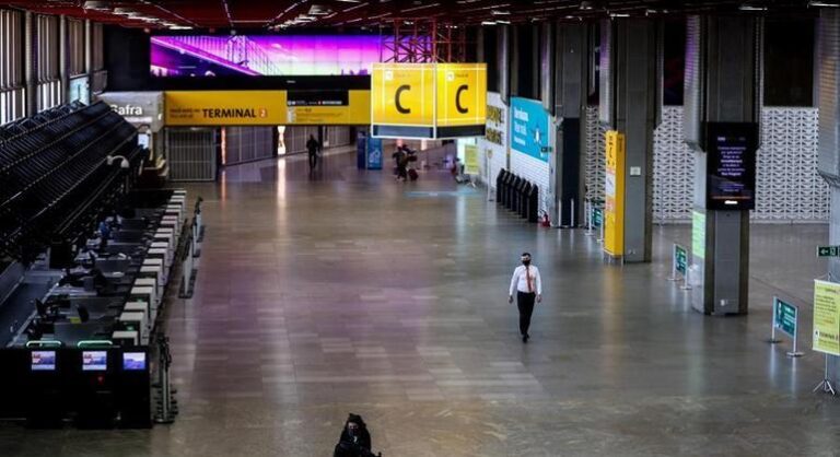Maioria dos países do mundo não aceita voos e viajantes vindos do Brasil