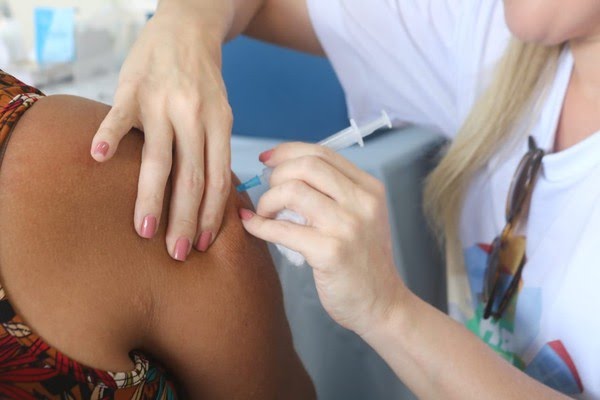 TCE aponta 2.778 casos suspeitos de fura-fila da vacinação contra a Covid-19 no Piauí