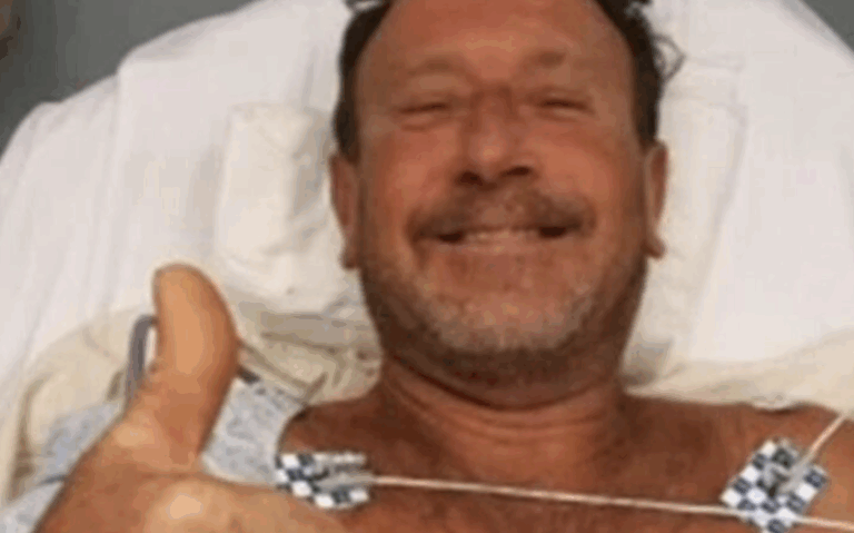 Homem sobrevive após ser abocanhado por baleia.