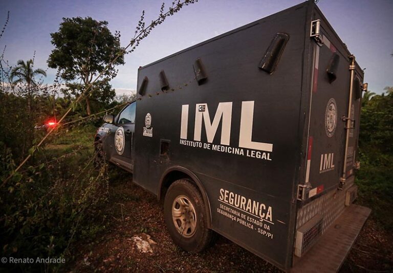 Homem tem casa invadida e é assassinado a tiros e pauladas em cidade do Piauí.