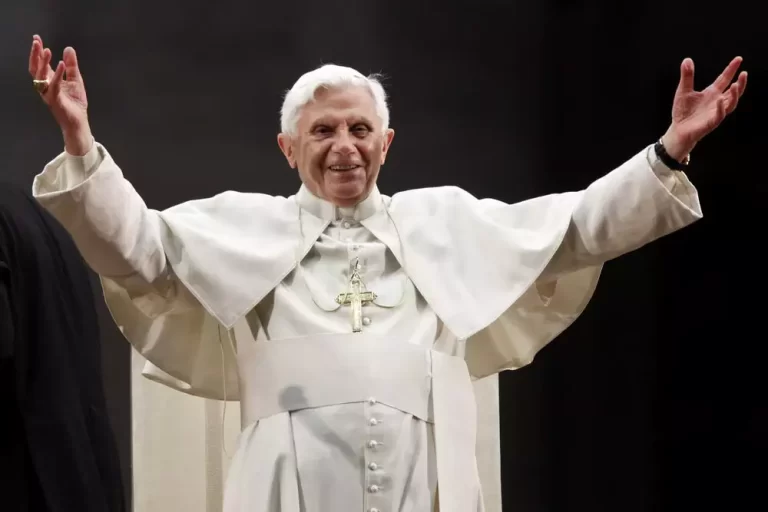 URGENTE: Papa Bento XVI morre aos 95 anos, anuncia Vaticano.