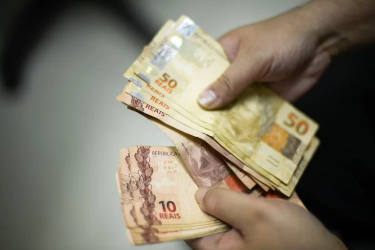 Atenção: segunda parcela do 13º, Trabalhadores recebem até terça; tire suas dúvidas