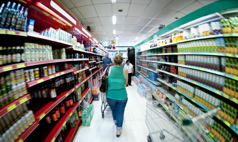 Alta de 60% em impostos de itens da cesta básica.