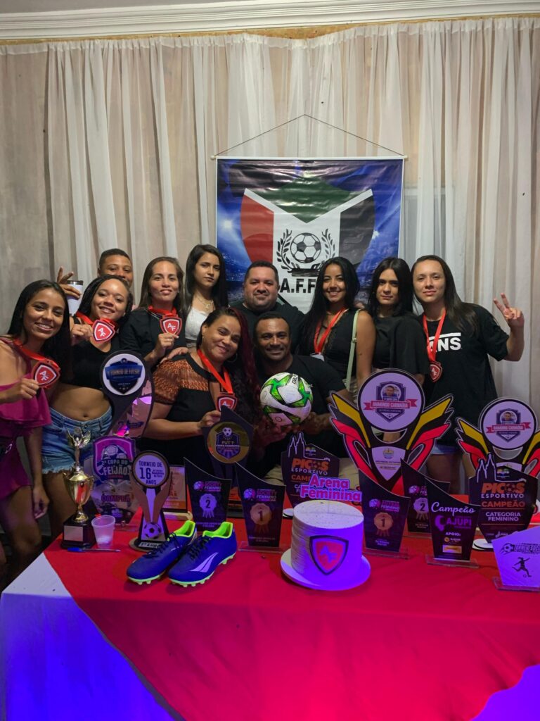 Time Arena Feminina de Pimenteiras finaliza o ano com confraternização