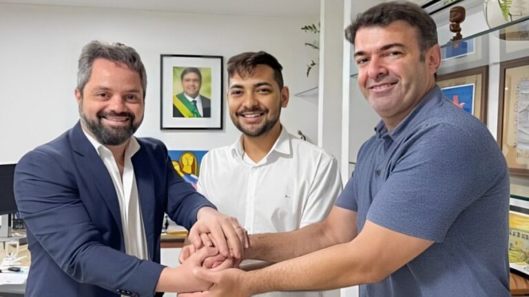 Vereador Gean Lucas oficializa apoio ao pré-candidato Tony Feitosa e rompe com Lúcia Lacerda em Pimenteiras