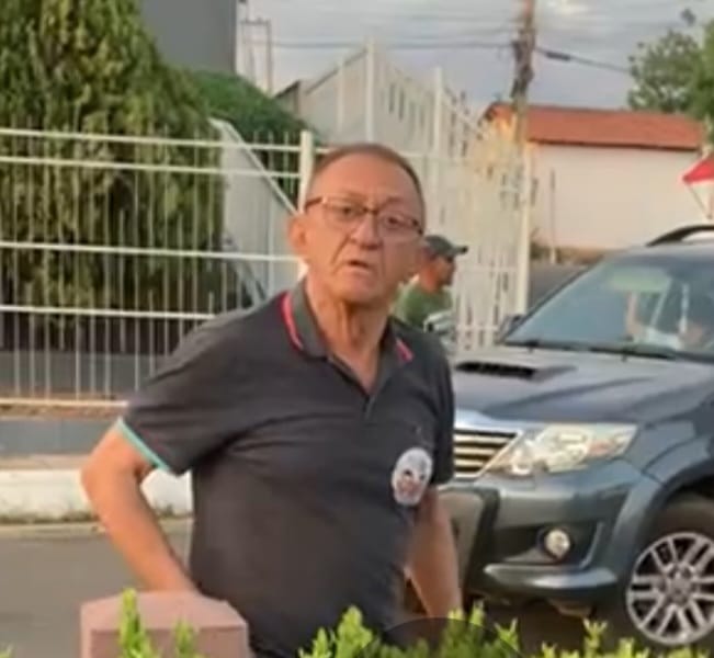 A Ascensão e Queda de um Líder Político