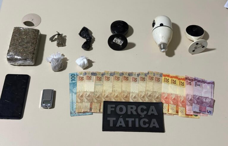 Força Tática prende dois homens por tráfico de drogas.