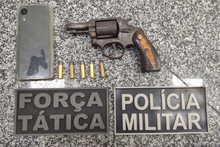 Polícia Militar prende dois homens por tentativa de sequestro, porte ilegal de arma de fogo e ameaça.