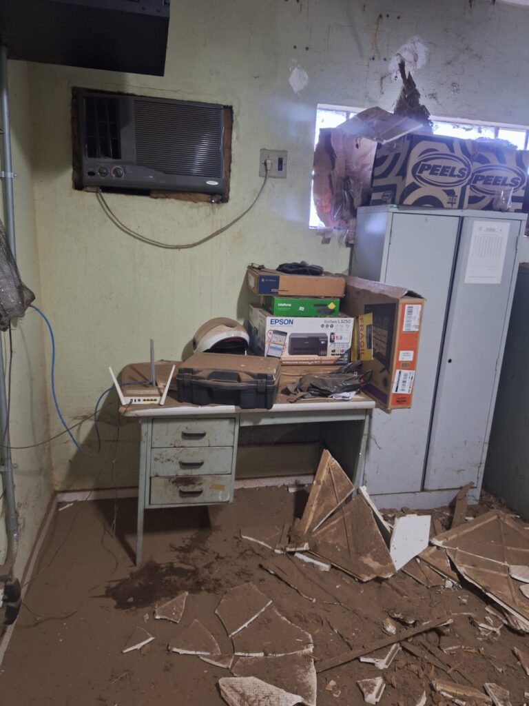 PARTE DO TETO DO GPM DE PIMENTEIRAS DESABA.